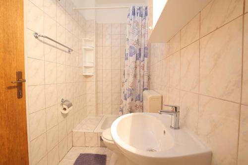 Family friendly seaside apartments Podstrana, Split - 23954