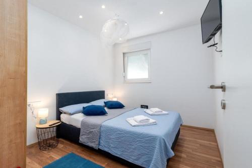 Family-friendly apartments with swimming pool Mastrinka, Ciovo - 23984