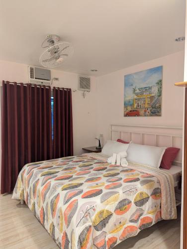 Postel nebo postele na pokoji v ubytování Casa Linda Bulacan Hotel and Resort