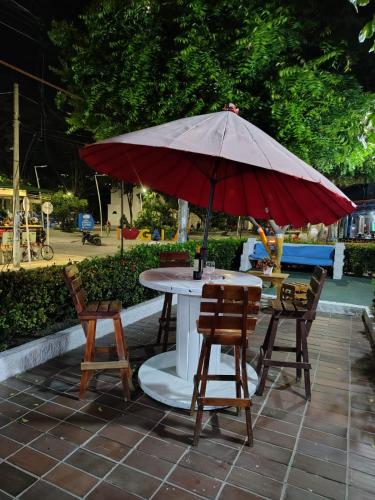 The Chill in Mansion Hostel Santa Martaの敷地内または近くにあるプール