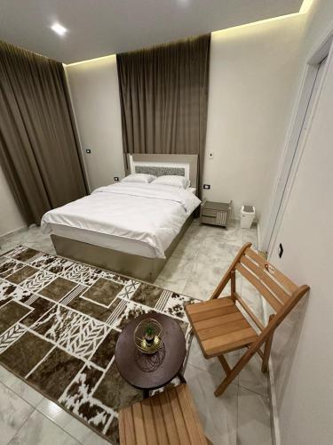 Postel nebo postele na pokoji v ubytování La Casa Del Rey II Downtown Cairo