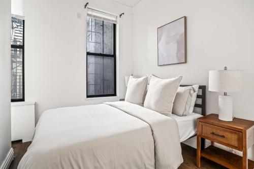 Ένα ή περισσότερα κρεβάτια σε δωμάτιο στο Charming Midtown 3BD 1 Bath Near Times Square & Central Park