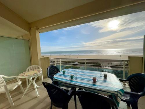 Appartement T2 + Mezzanine avec 2 Salles d'Eau et Parking Privé, Bord de Mer - St-Hilaire-de-Riez - FR-1-323-336