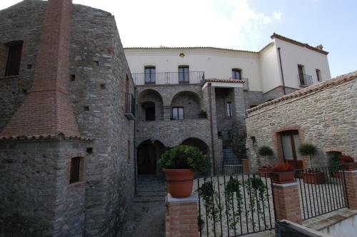 an old stone building with a gate and a brick wall at Palazzo dei Poeti in Tursi