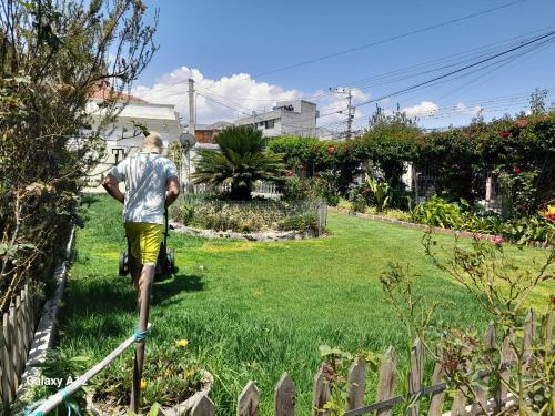 Κήπος έξω από το Rose Garden