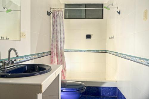 a bathroom with a sink and a toilet at Ecolodge El Palmero in Mazamari