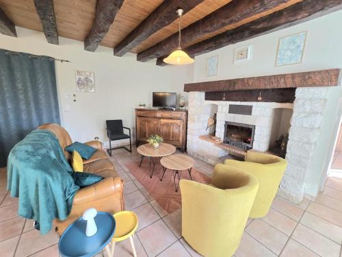 Photo de la galerie de l'établissement Gîte de charme avec cheminée en Dordogne - FR-1-616-466, à Tourtoirac