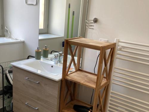 Koupelna v ubytování Studio neuf avec mezzanine au cœur de Le Palais, proche plages - FR-1-418-267