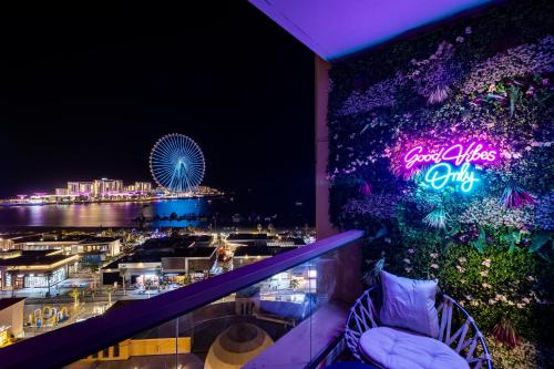 Dubai Eye and Sunset Views 1 Bedroom Apartment with Direct Beach Access, Gym, and Pool