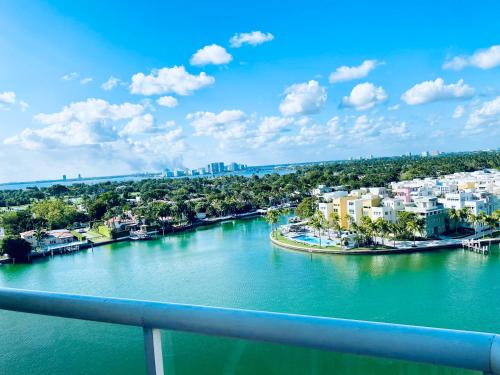 Ảnh trong thư viện ảnh của OCEAN BAY VIEWS 2Bdr 2Bath BEACH CONDO PARKING ở Miami Beach