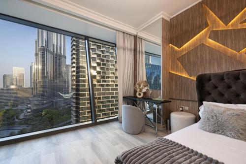 Ένα ή περισσότερα κρεβάτια σε δωμάτιο στο Elite Class 2BR Luxe Burj khalifa View Big living room