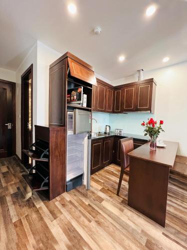 Η κουζίνα ή μικρή κουζίνα στο Hanoi Apartment