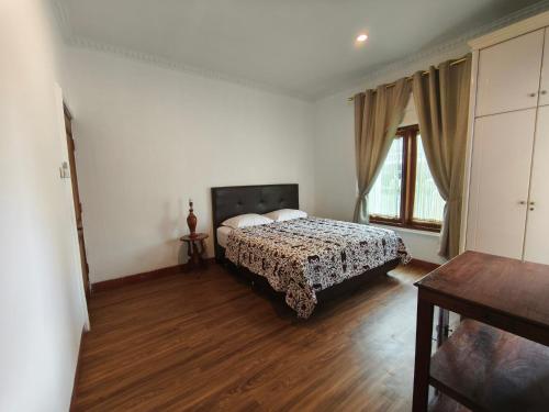 Postel nebo postele na pokoji v ubytování Bata Merah Guesthouse