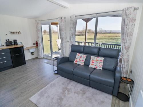 Ruang duduk di Cotswold View 4