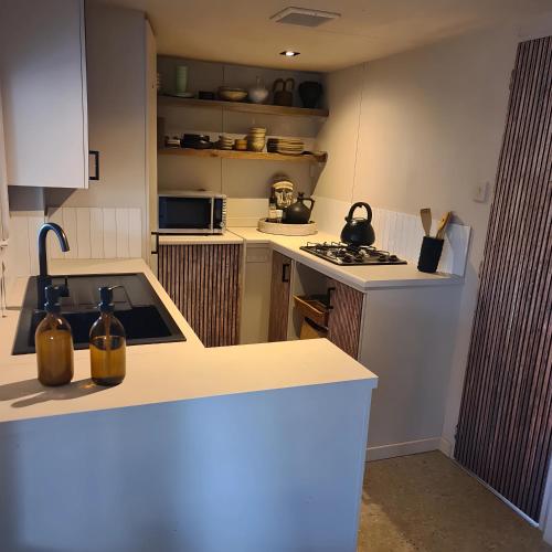 a kitchen with a stove and a counter top at La Casa Di Nyo - Camping De Schatberg in Sevenum
