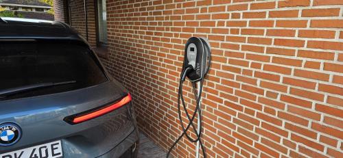 a car is hooked up to a brick wall at Ferienwohnung am Bibelgarten Sophia in Werlte