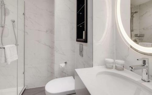 Bilik mandi di Hilton London Euston