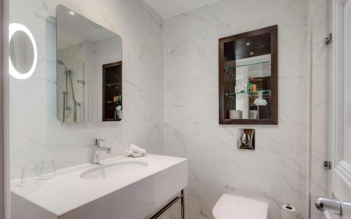 Bilik mandi di Hilton London Euston
