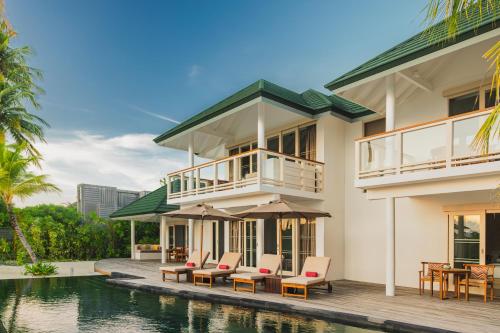 Der Swimmingpool an oder in der Nähe von Siyam World Maldives - 24-Hour Premium All-inclusive with Free Transfer