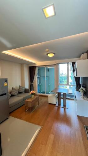 a living room with a couch and a table at CozyroomSukumvit13walktoBTS,MRT in Bangkok
