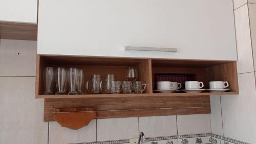 Kaffe- og tefaciliteter på apartamento confortável aconchegante