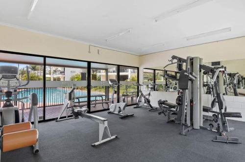 Fitness centrum a/nebo fitness zařízení v ubytování Beachscape - Pool Gym Sauna