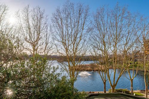 The Lake Aurora Suite - Duke Housing