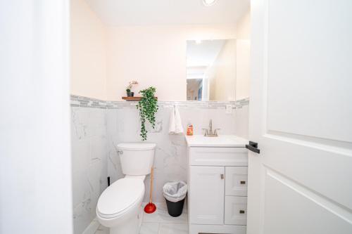39 - 3BR Quincy - Stunning Townhouse near Adamsにあるバスルーム