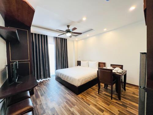 Ένα ή περισσότερα κρεβάτια σε δωμάτιο στο Hanoi Apartment