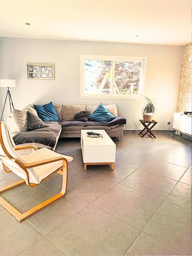 Photo de la galerie de l'établissement L 'Azalee - Beautiful new villa, à Peyrieu