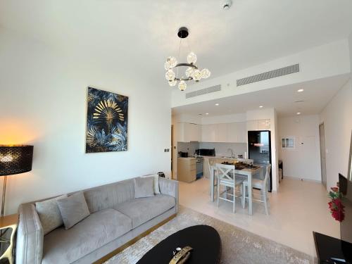 INA HOMES - Burj Royal 1 BR Stylish Apartment