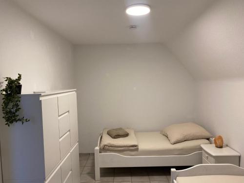 a small bedroom with a bed and a dresser at Aa-partment nahe A1 - Monteurswohnung in Ostbevern