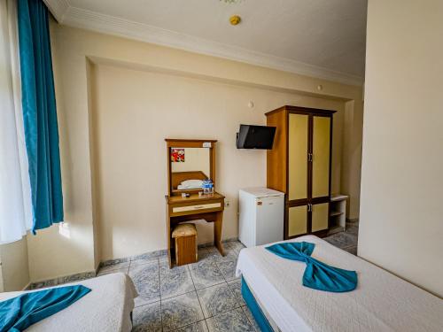Postel nebo postele na pokoji v ubytování Sazak Hotel