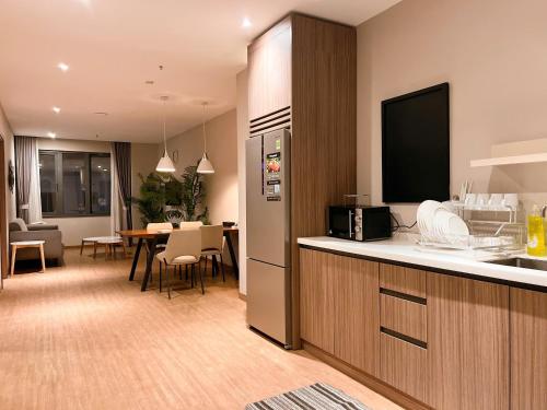Kuchyň nebo kuchyňský kout v ubytování The Luxe Da Lat