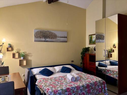 a bedroom with a bed and a table and a tree at Wonderful Como in Como