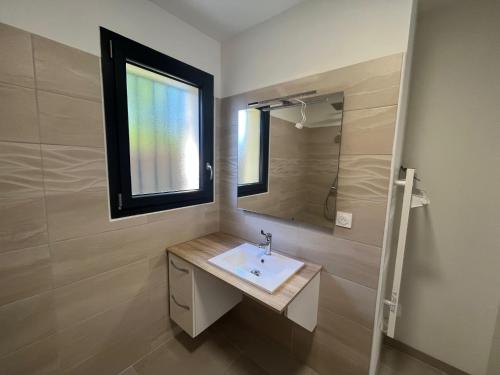 Ένα μπάνιο στο Villa neuve 5 ch et Jacuzzi