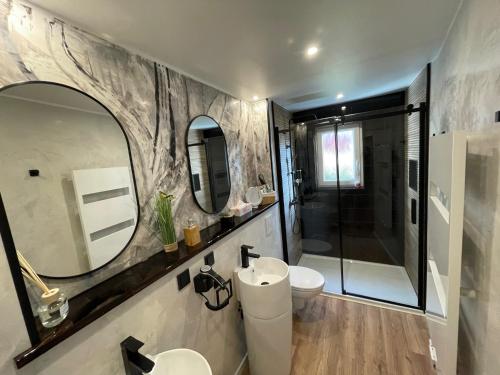 Koupelna v ubytování Komfort Apartments am Badepark, Modern! Stylisch! Geräumig!