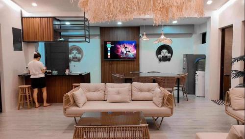 Η κουζίνα ή μικρή κουζίνα στο Casa Yunika Modern Guesthouse in Apalit