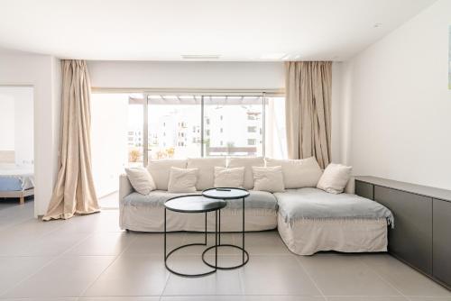 Χώρος καθιστικού στο Penthouse with Jacuzzi, Ocean and Pool Views