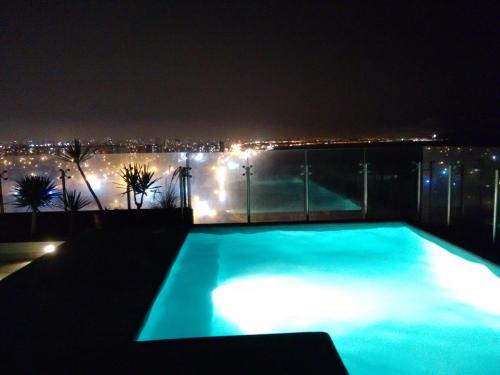 Ocean View Beautiful Aparmentの敷地内または近くにあるプール