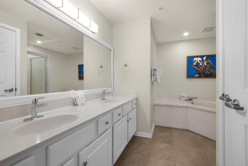 Summerwind Center 1204にあるバスルーム