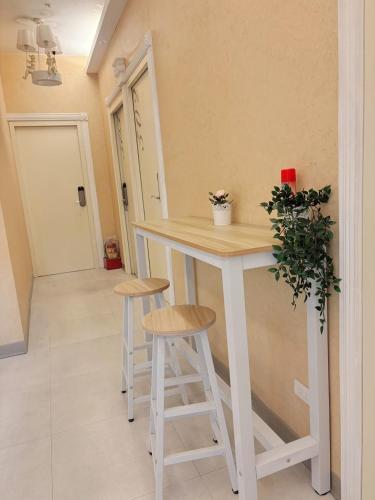 a table and two stools in a room at Good 9 Stay Inn in Taipei