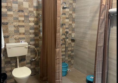 a bathroom with a toilet and a shower at Imperial House- A Luxury Homestay in Prayagraj