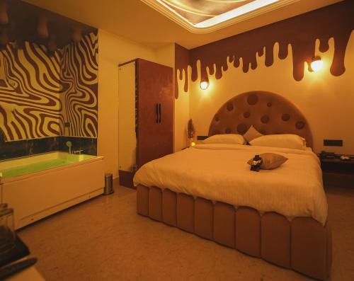 a bedroom with a large bed and a bath tub at Orsom Stays Sassy Sector 53 in Gurgaon