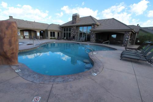 a swimming pool in front of a house at Canyon Villas at Coral Ridge in Washington