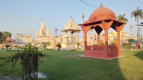 Zahrada ubytování Hotel The Shyama - A luxurious Hotel Near Ram Mandir Ayodhya