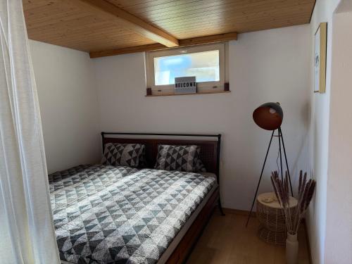 Ein Bett oder Betten in einem Zimmer der Unterkunft Studio with lake and mountain view