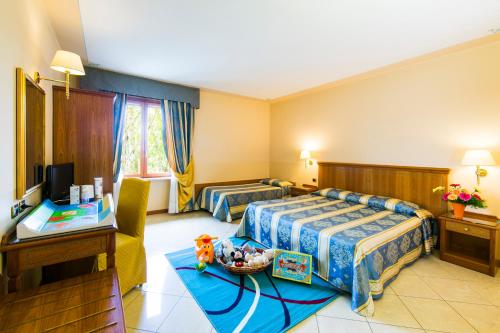 Postel nebo postele na pokoji v ubytování Hotel Londra