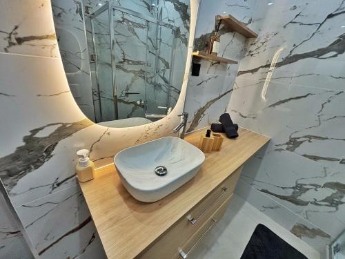 Ένα μπάνιο στο Charming apartment in Nice