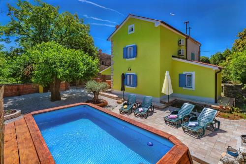 Villa Jordan, a charming Villa near the sea, with garden & pool